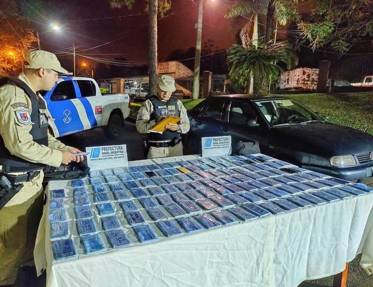 "Celulares flotadores": secuestran un millonario cargamento de contrabando en la zona de Puerto Rico imagen-6