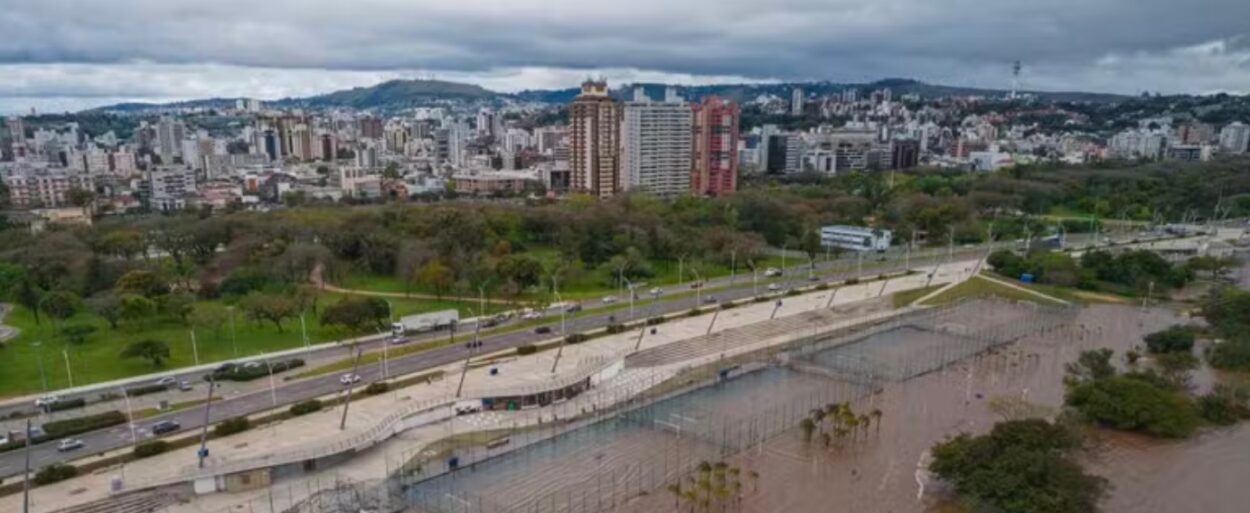 Porto Alegre virtualmente aislada por las inundaciones, casi 60 muertos y 67 desaparecidos imagen-6