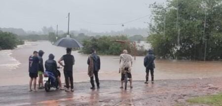 Tormenta en Posadas: Desborde de los arroyos Zaimán y Estepa provocaron la evacuación de 30 familias imagen-8