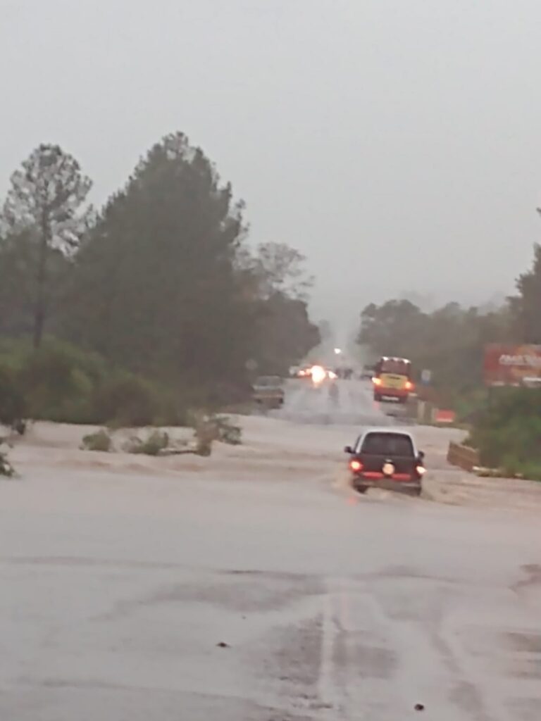 Lluvias y desbordes de arroyos: Relevamientos de daños provocados por anegamientos de viviendas y cortes en el tránsito vehicular en diversas zonas imagen-20