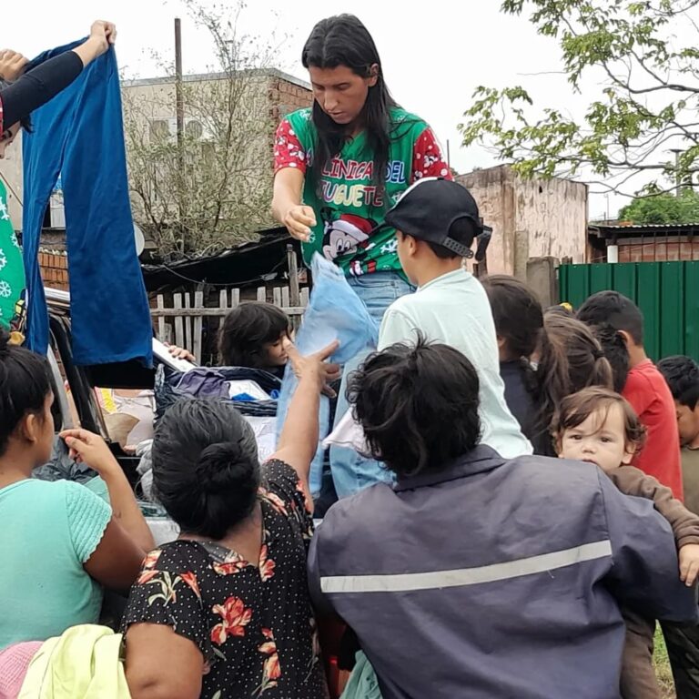 Asistieron con abrigos, colchones y mantas a vecinos afectados por las lluvias imagen-50