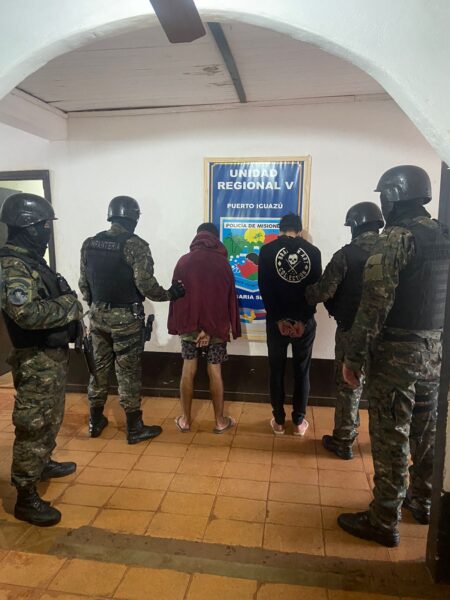 Hermanos buscados por al menos seis delitos fueron arrestados en Puerto Iguazú imagen-27