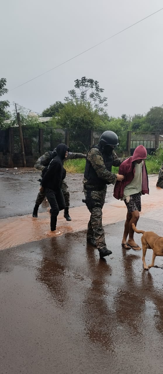 Hermanos buscados por al menos seis delitos fueron arrestados en Puerto Iguazú imagen-2