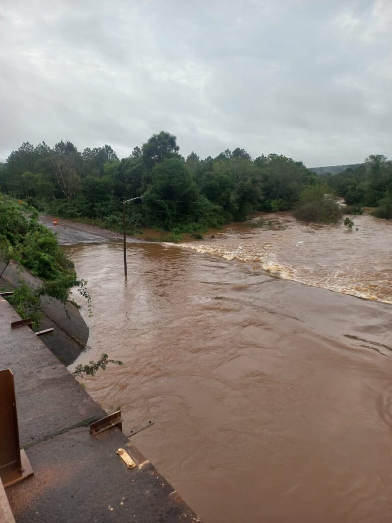 Por crecida del caudal del arroyo Tabay, hay corte en la ruta 7 a la altura del puente provisorio imagen-28