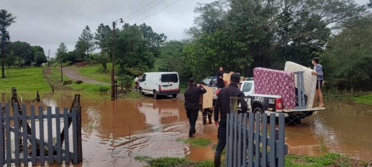 Panambí: ante la crecida del río Uruguay varias familias debieron ser evacuadas imagen-19