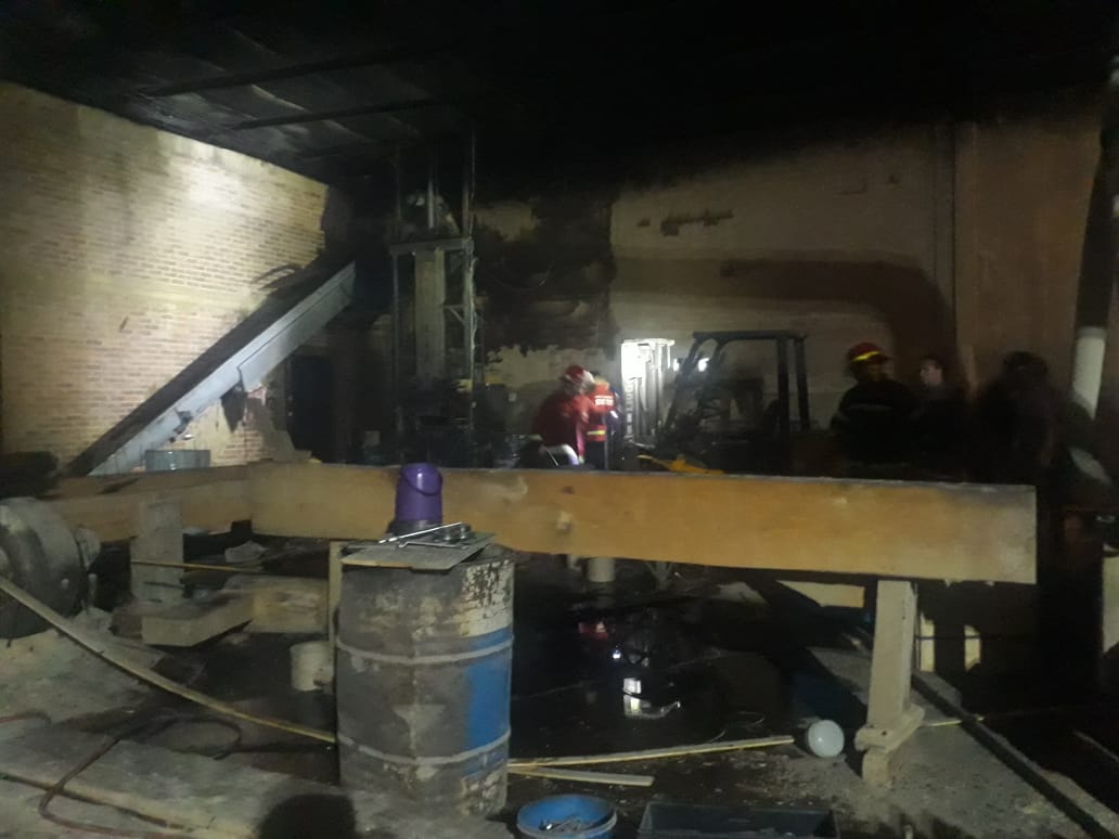 Incendio de un aserradero en Panambí provocó daños materiales, sin personas lesionadas imagen-4