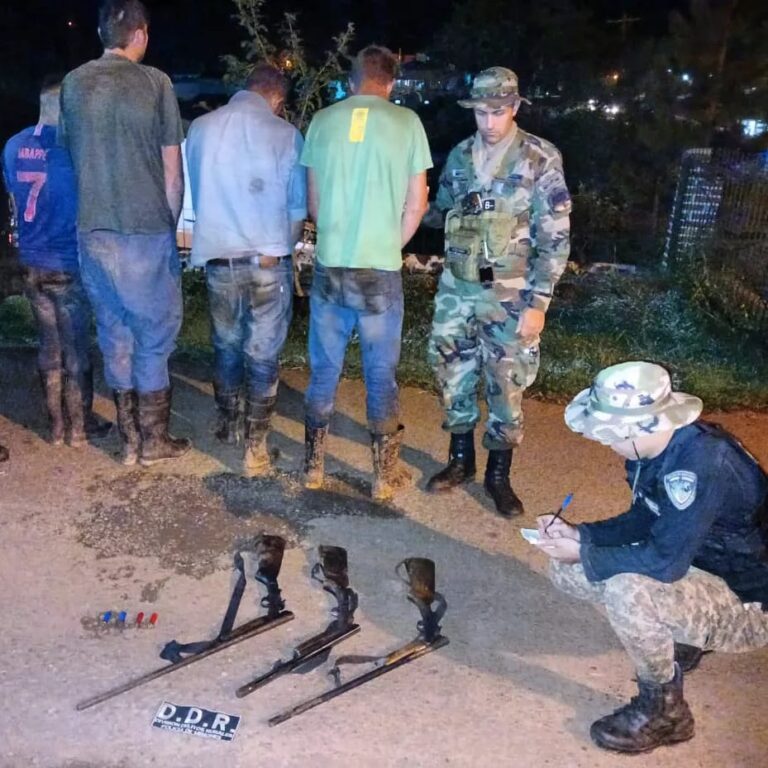 Armados "hasta los dientes", así atraparon a seis cazadores y les incautaron nueve armas imagen-2