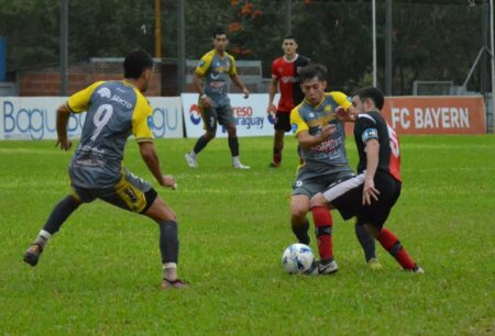 Fútbol: cuatro equipos se metieron en octavos de final del Torneo Provincial imagen-21