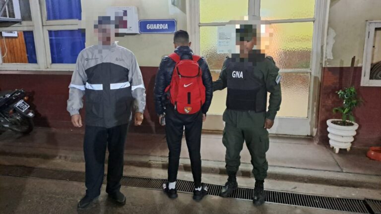 Expulsan del país a un marroquí que viajaba en micro desde Misiones y no tenía registro legal de ingreso al país imagen-11