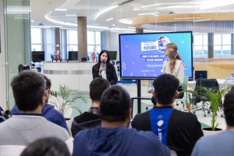 Silicon Misiones convoca a estudiantes secundarios para un entrenamiento profesionalizante en innovación y tecnología imagen-31