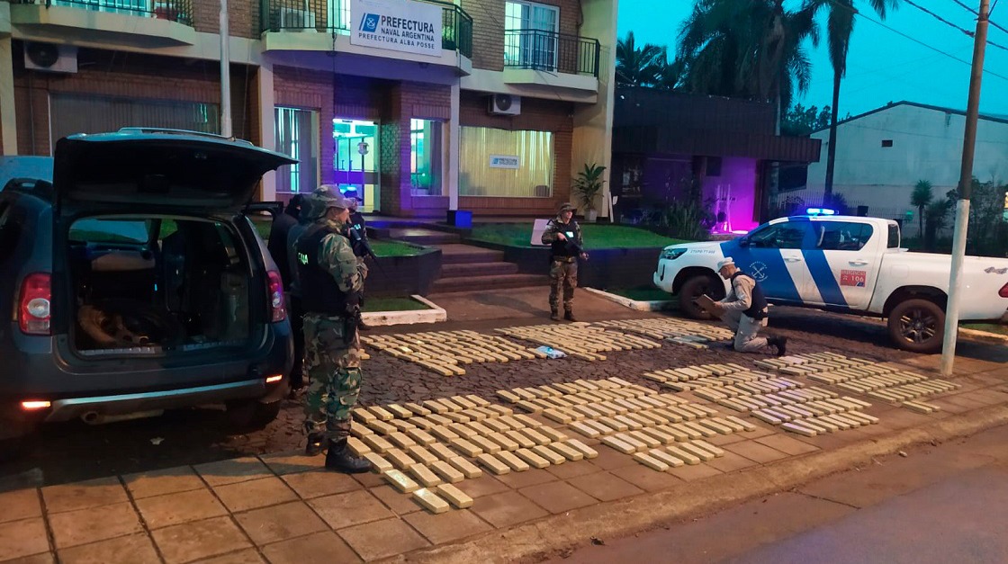 Incautan 366 kilos de marihuana valuados en más de mil millones de pesos imagen-8