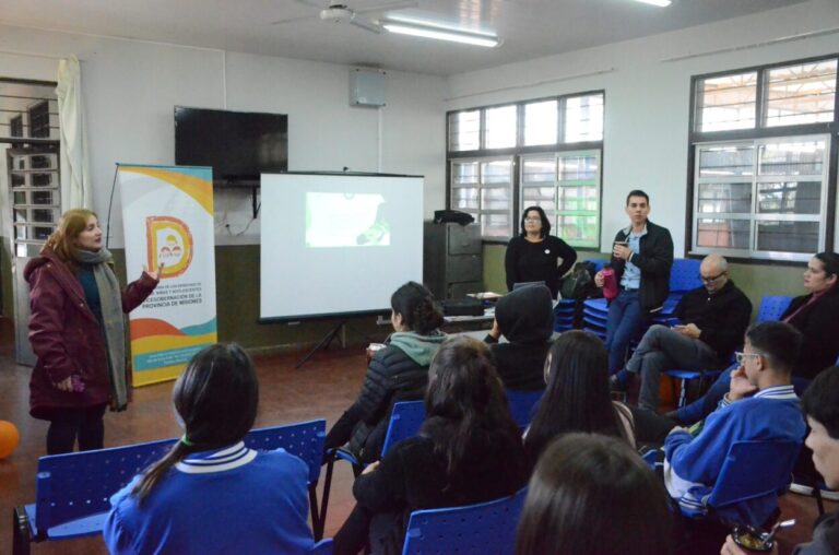 Brindaron charla sobre la Ley Lucio a alumnos del Colegio "Amadeo Bonpland", de Oberá imagen-1