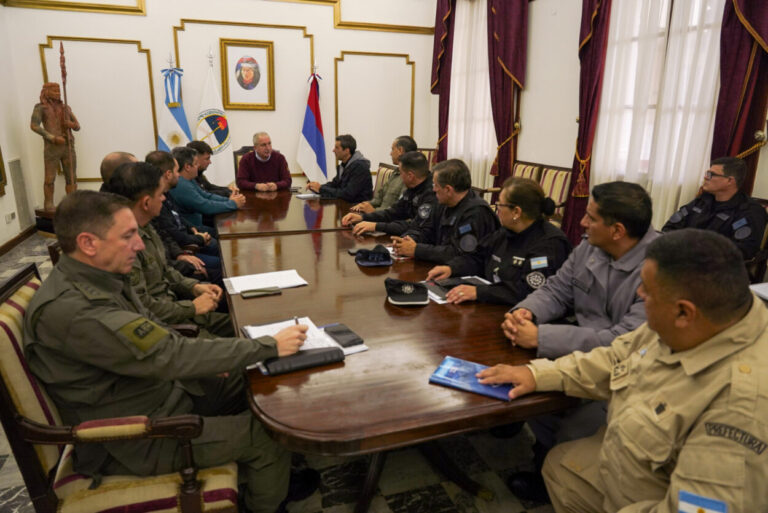 Conflicto policial: Comité de Crisis ordenó la evaluación y cuantificación de los daños «para cobrársela a aquellos que han encabezado y participado activamente de esta protesta» Conflicto policial: Comité de Crisis ordenó la evaluación y cuantificación de los daños "para cobrársela a aquellos que han encabezado y participado activamente de esta protesta" imagen-23