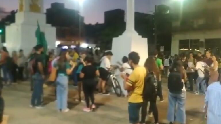 Estudiantes y docentes de la Unam se manifestaron en defensa de la Universidad pública y por el aumento presupuestario para el sector imagen-12