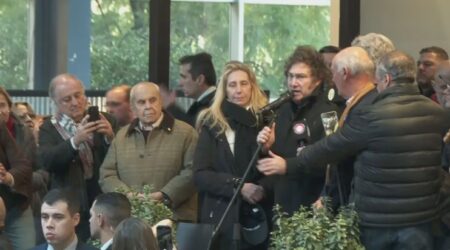 Milei, en La Rural: “Vamos a eliminar el impuesto PAIS y después las retenciones para que el campo sea libre” Milei, en La Rural: “Vamos a eliminar el impuesto PAIS y después las retenciones para que el campo sea libre” imagen-1