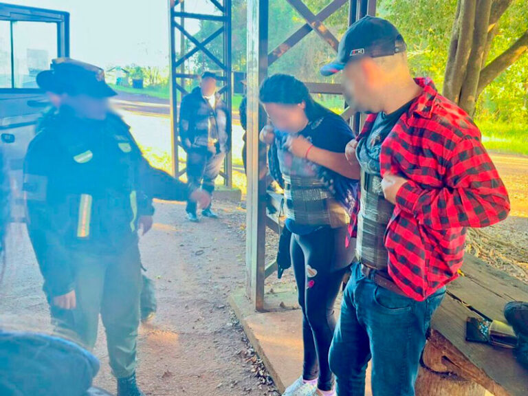 "Enchalecados" llevaban 120 celulares encima: los descubrieron en un control de ruta imagen-8