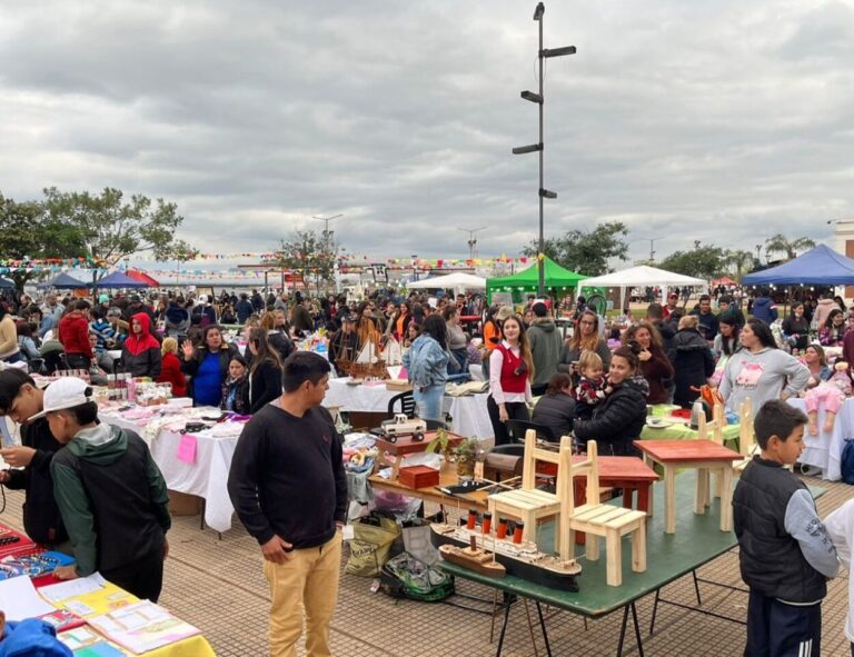 Nueva edición de la Feria Manos Productivas en la Costanera imagen-50