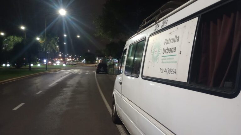 Frio polar: continúan recorriendo las calles de la ciudad con el operativo de asistencia imagen-4