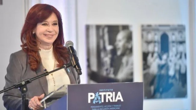 Cristina Kirchner cuestionó el superávit del Gobierno, la ley Bases y le pidió a Javier Milei que "deje de hablar tonterías" imagen-18