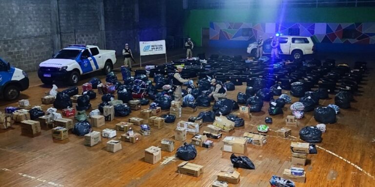 Prefectura secuestró en Apóstoles un cargamento de mercadería ilegal valuado en más de $40 millones imagen-46