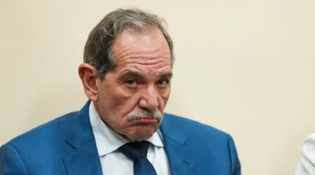 Alperovich: el ex gobernador tucumano fue condenado a 16 años de prisión por el abuso sexual de su sobrina y quedó preso Alperovich: el ex gobernador tucumano fue condenado a 16 años de prisión por el abuso sexual de su sobrina y quedó preso imagen-4