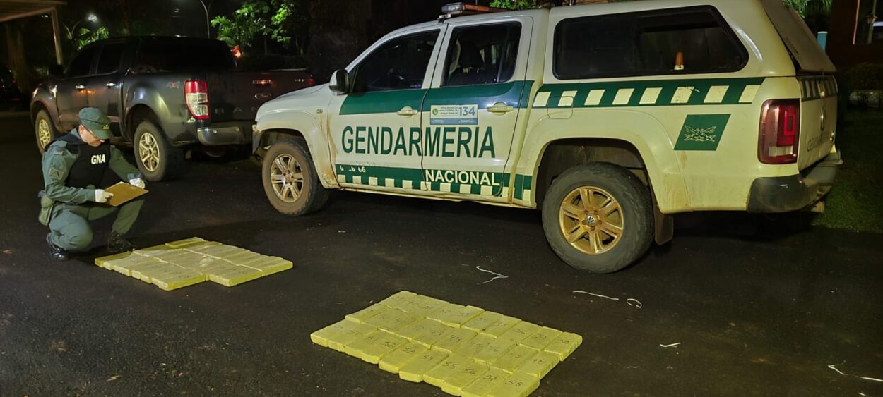 Abandonaron dos bultos con más de 50 kilos de marihuana Abandonaron dos bultos con más de 50 kilos de marihuana imagen-1