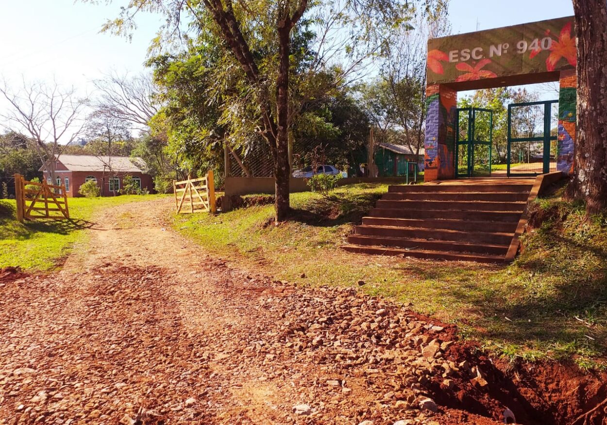 Nueva alcantarilla facilita acceso a la Escuela N° 940 en El Soberbio 3 Nueva alcantarilla facilita acceso a la Escuela N° 940 en El Soberbio imagen-2