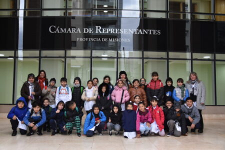 Estudiantes de la Escuela 809 de Posadas disfrutan de una visita guiada en la Cámara de Representantes imagen-3