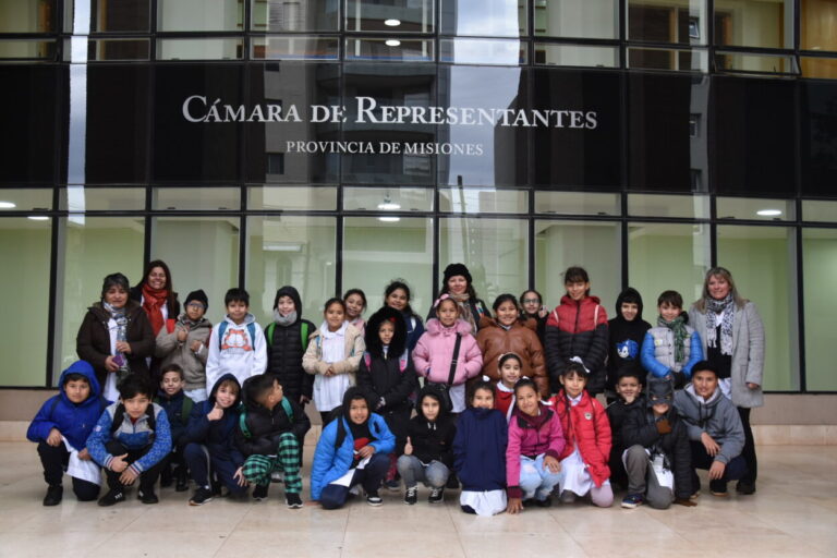 Estudiantes de la Escuela 809 de Posadas disfrutan de una visita guiada en la Cámara de Representantes imagen-40