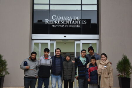 Jóvenes de la provincia conocen el trabajo legislativo en un recorrido que combina aprendizaje y diversión imagen-2