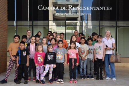 Experiencia educativa: Estudiantes de Campo Ramón visitaron la Legislatura y el Embajador Legislativo imagen-12