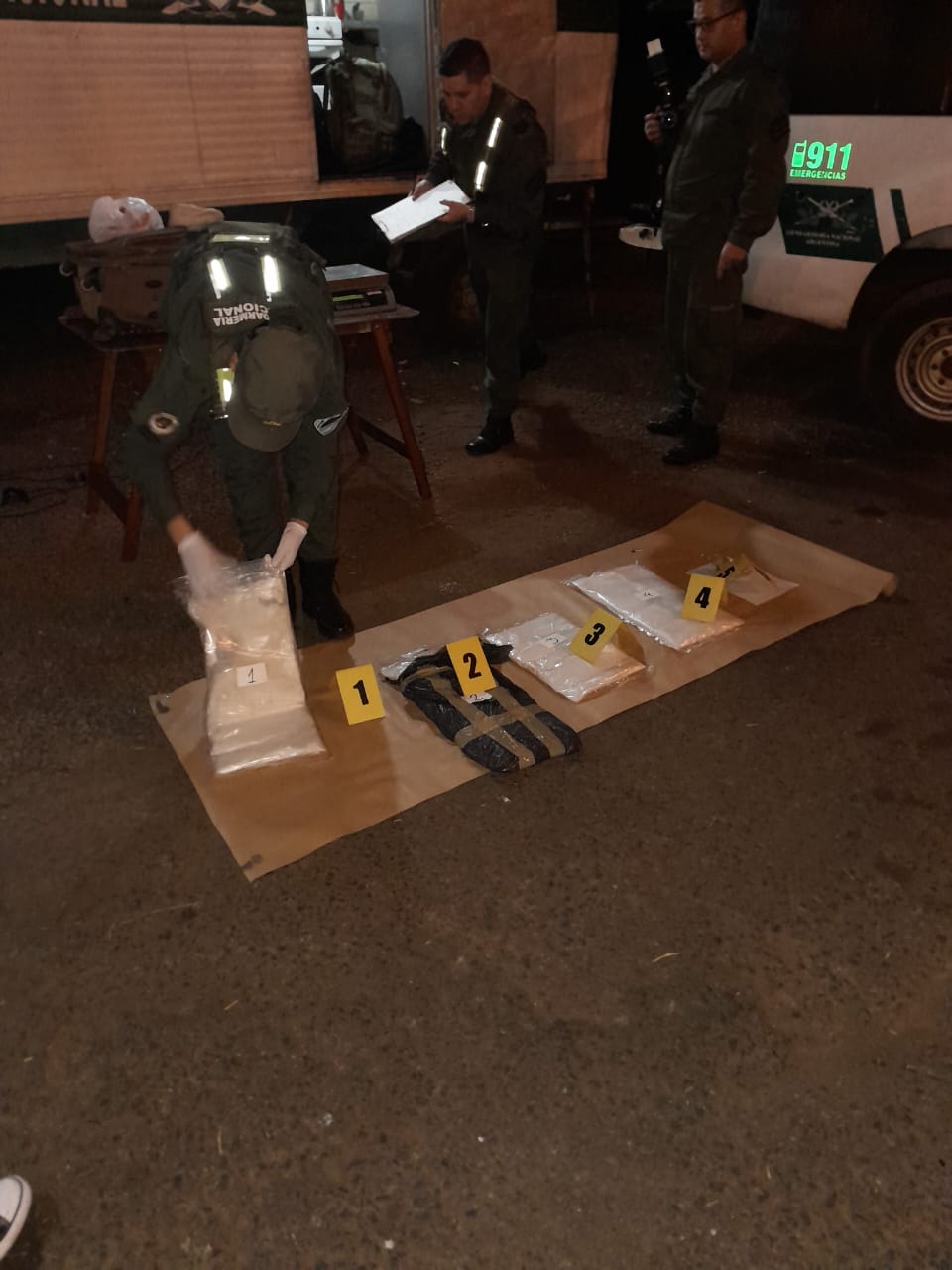 En la ruta y en el monte: Gendarmería detuvo a dos mujeres y secuestró 137 kilos de marihuana y 8 kilos de cocaína imagen-6