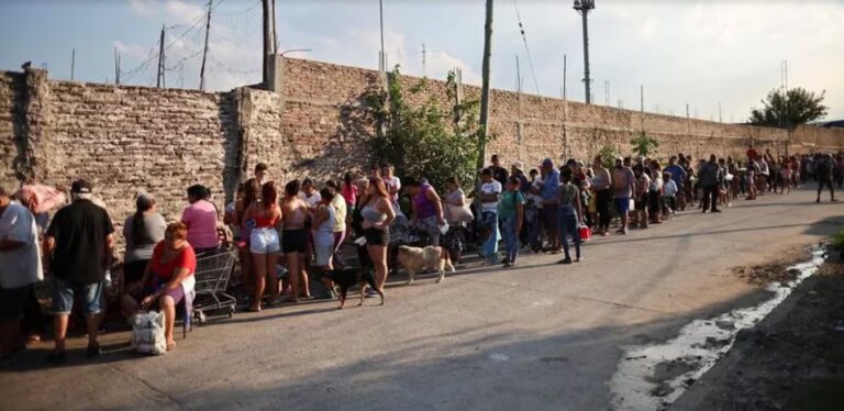 Un estudio de la UCA estimó que la pobreza en Argentina ascendió al 55,5% y la indigencia al 17,5% imagen-11