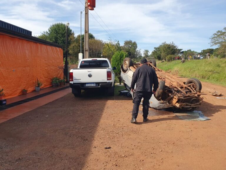San Martín: vuelco vehicular sobre ruta 103 resultó con varias personas lesionadas imagen-16