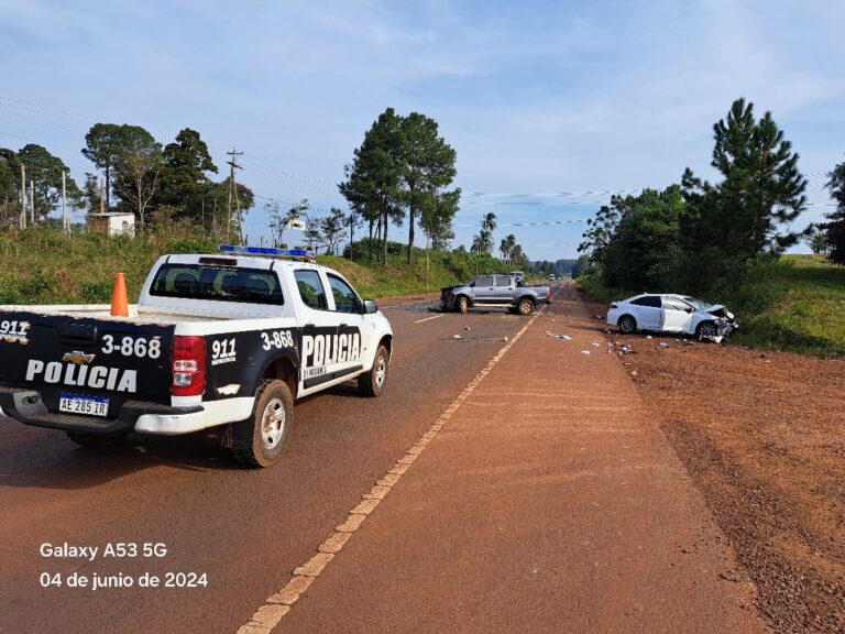 Guaraní: Dos conductores debieron recibir atención médica tras chocar sobre ruta nacional 14 imagen-26