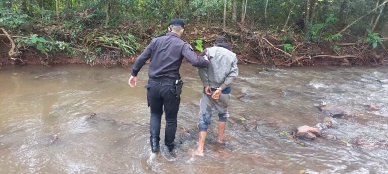 Intentó robar en una vivienda y para escapar de la Policía ingresó a un arroyo: fue arrestado imagen-42