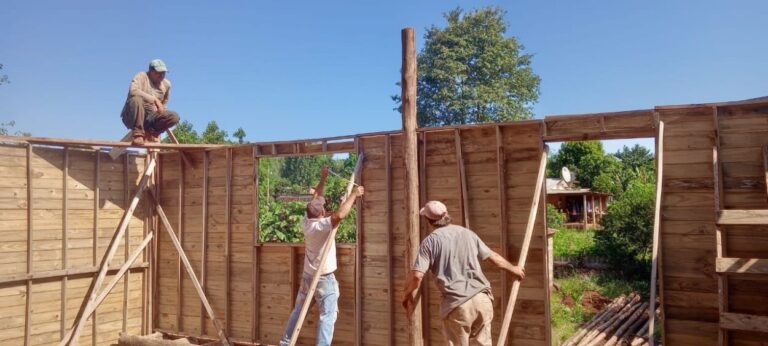 Hipólito Yrigoyen: Con trabajo militante el Movimiento Evita construyó local para ferias, merendero y apoyo escolar Hipólito Yrigoyen: Con trabajo militante el Movimiento Evita construyó local para ferias, merendero y apoyo escolar imagen-28