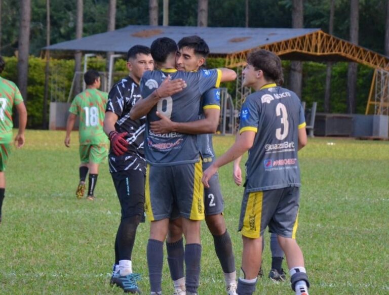 Fútbol posadeño: victoria de Crucero y empate en Santa Ana Fútbol posadeño: victoria de Crucero y empate en Santa Ana imagen-24