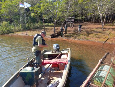 Guardaparques ahuyentan a cazadores furtivos que andaban a los tiros en el lago Urugua-í imagen-6