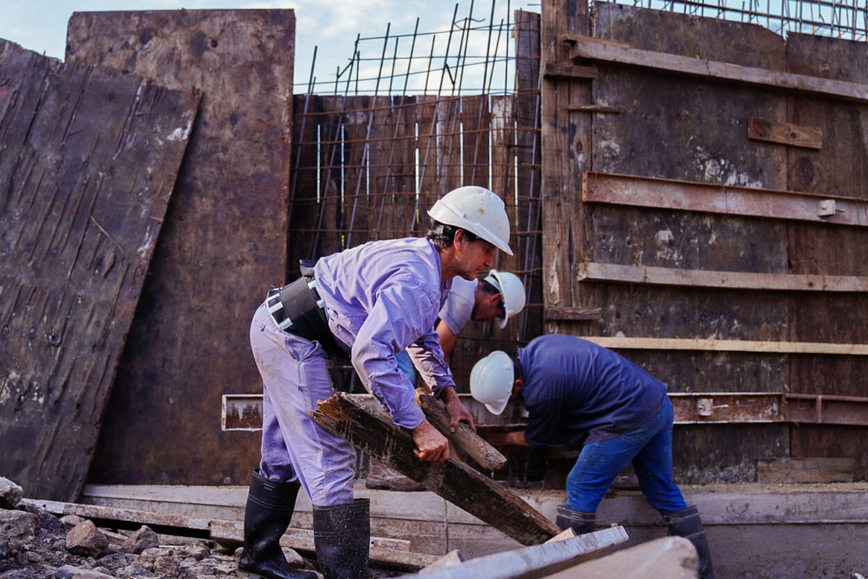 Al supervisar la construcción de un puente en Santa María, Passalacqua destacó la importancia de las obras viales para mejorar la conectividad entre comunidades Al supervisar la construcción de un puente en Santa María, Passalacqua destacó la importancia de las obras viales para mejorar la conectividad entre comunidades imagen-1