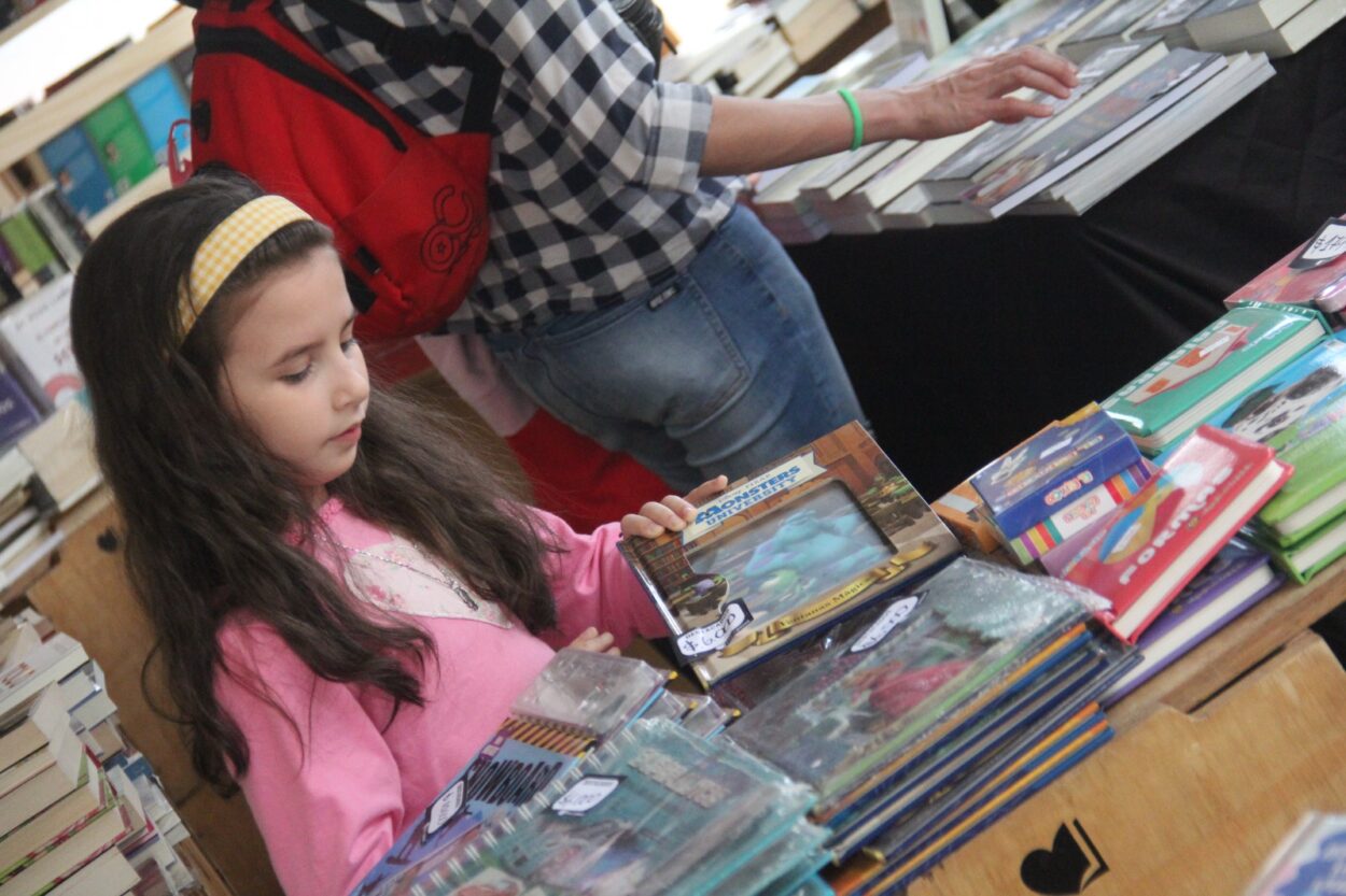 Más de mil personas pasaron por la Feria del Libro de Posadas en su segunda jornada imagen-2