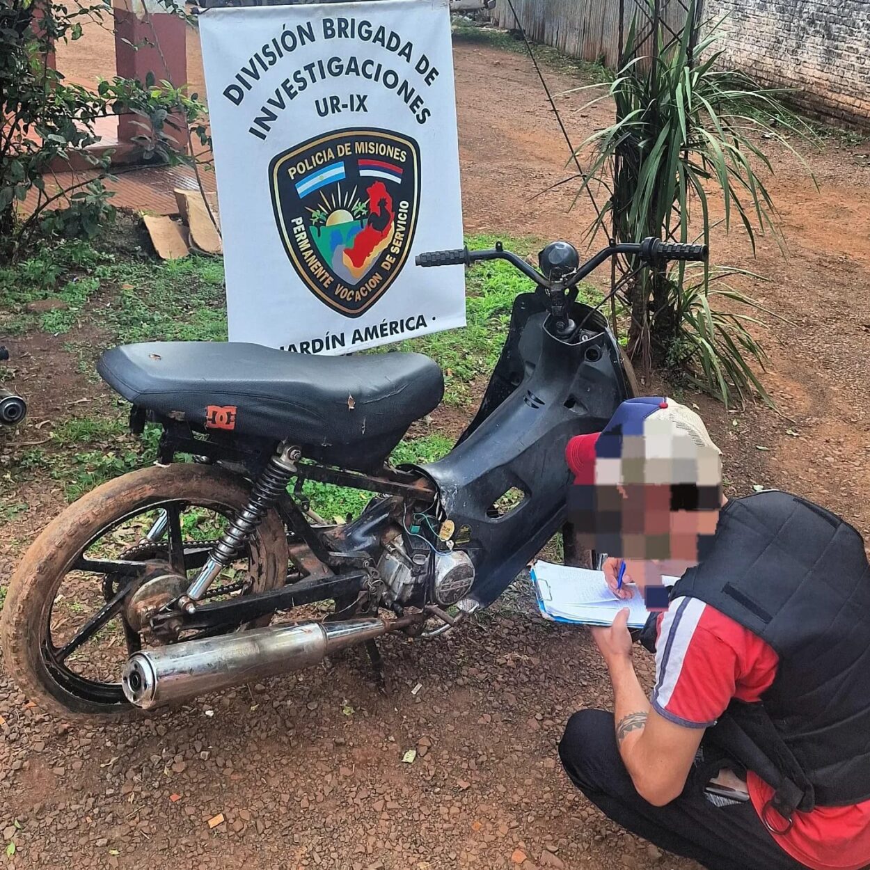 Continúan detenidos los integrantes de la red de robo y venta de motos en Jardín América: Son 7 los rodados recuperados imagen-4