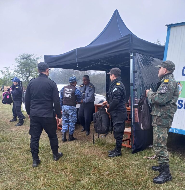 Drones y canes de la Policía de Misiones ya se encuentran realizando la búsqueda de Loan Peña en Corrientes imagen-12