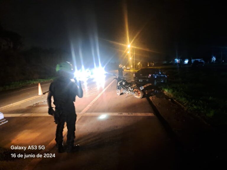 Guaraní: Automovilista alcoholizado chocó contra un camión y resultó ileso imagen-8