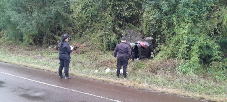 San Martín: una mujer debió ser trasladada al Hospital de Oberá tras volcar con el auto sobre ruta provincial 103 imagen-42