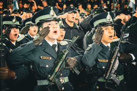 Cadetes de la Universidad de la Policía juraron lealtad a la Bandera imagen-7