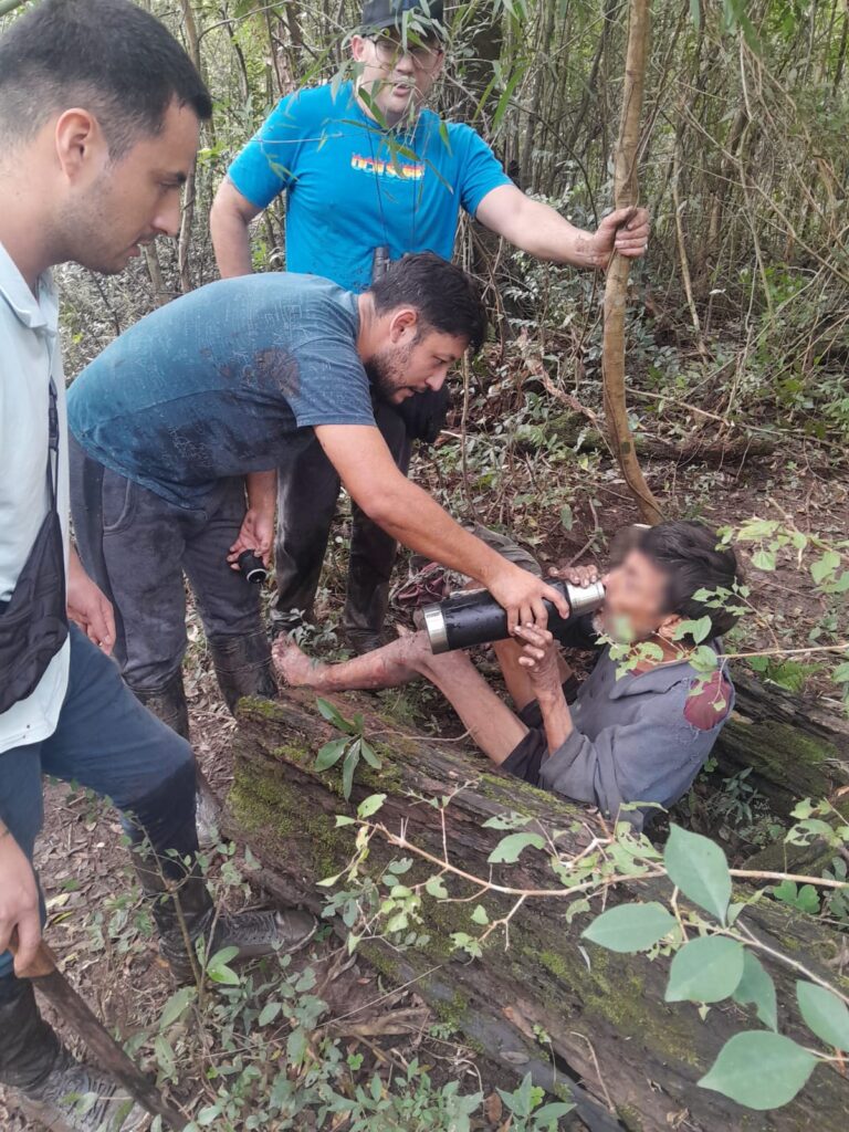 Rescatan a un hombre tras estar perdido una semana en el monte imagen-37