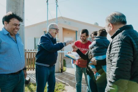 Hugo Passalacqua visitó a una familia beneficiada por el programa “casa propia” en Itaembé Guazú imagen-25