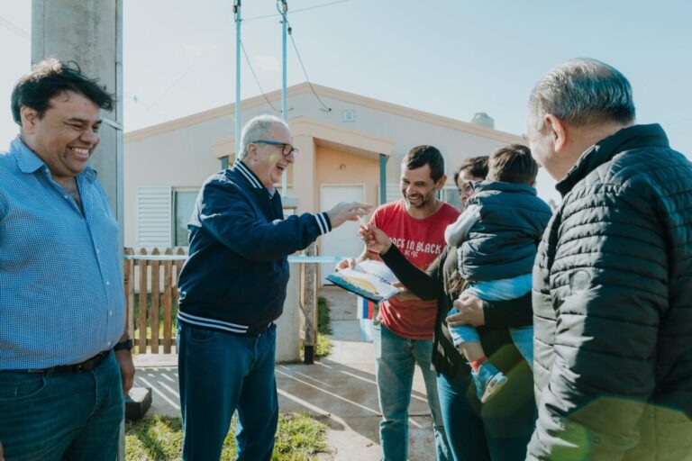 Hugo Passalacqua visitó a una familia beneficiada por el programa “casa propia” en Itaembé Guazú imagen-35