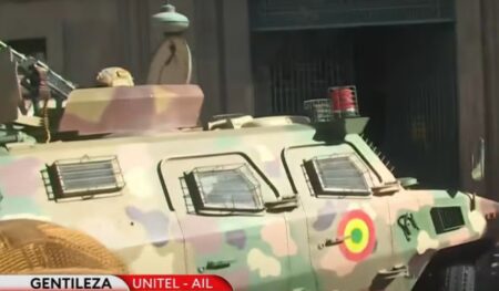 Golpe de Estado en Bolivia: el Ejército tomó la Casa de Gobierno imagen-1